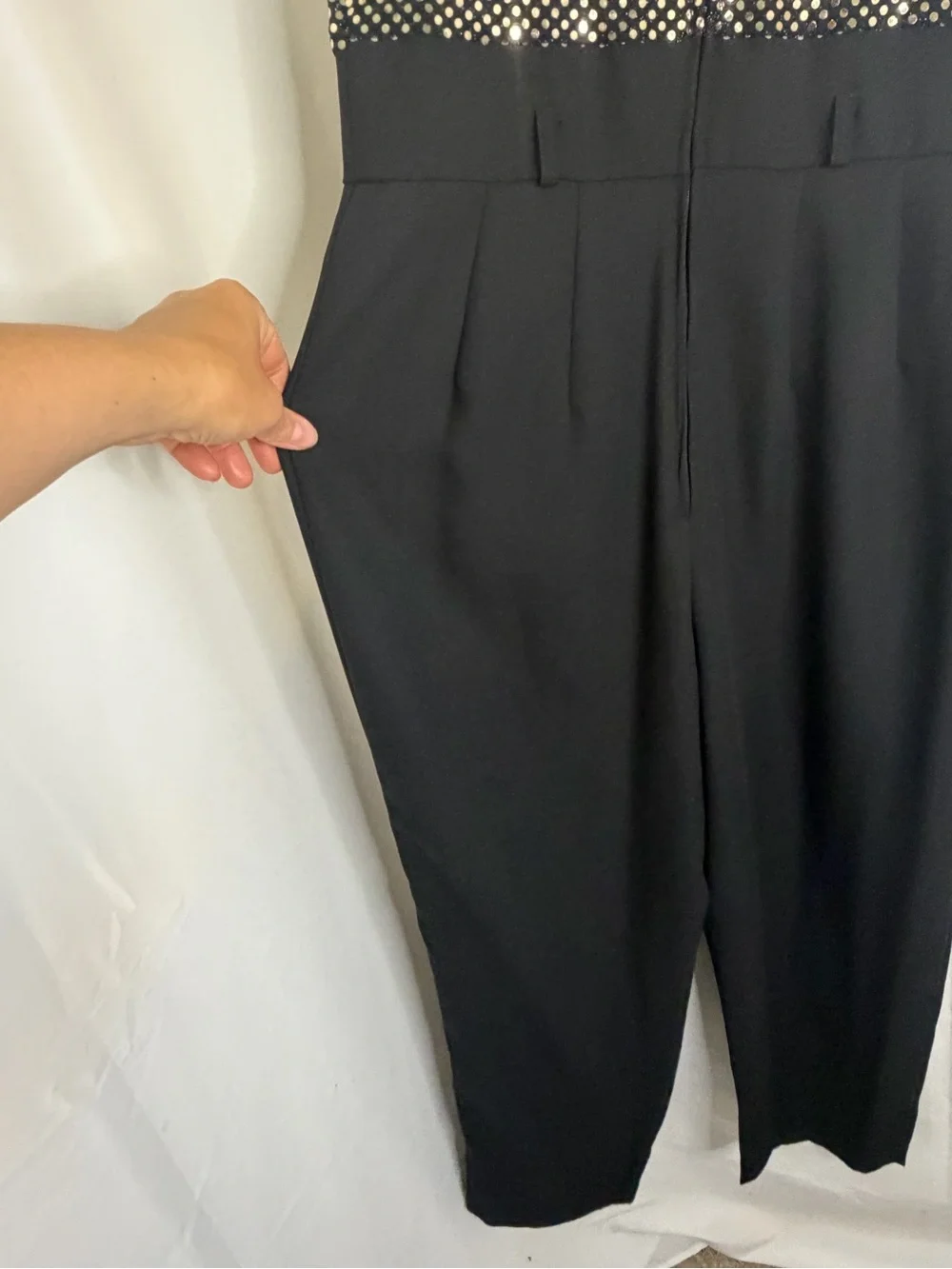 John Roberts chic sleeveless